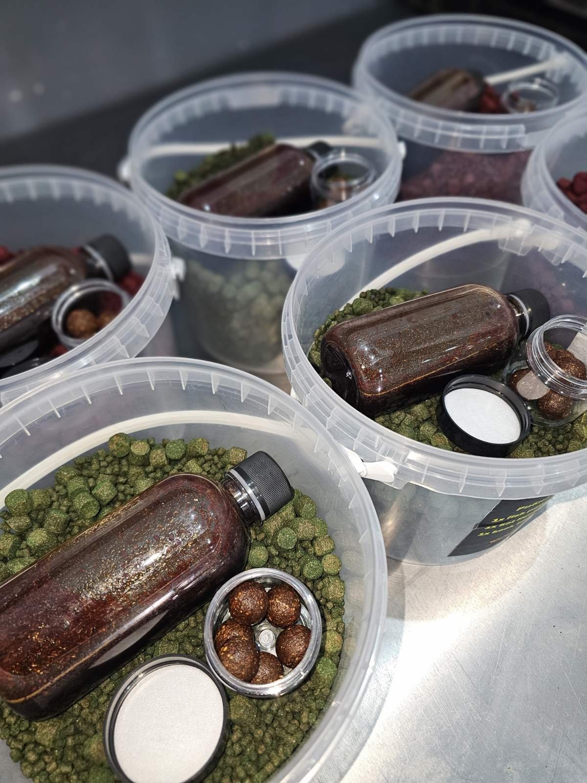 Рибна пелета + Заливка + Хуук ( 3 в 1 ) различни аромати