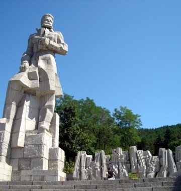 Паметник на Христо Ботев в Калофер
