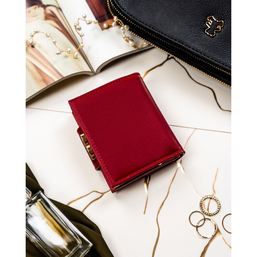 Червен дамски портфейл, изработен от естествена и еко кожа с RFID система - Peterson