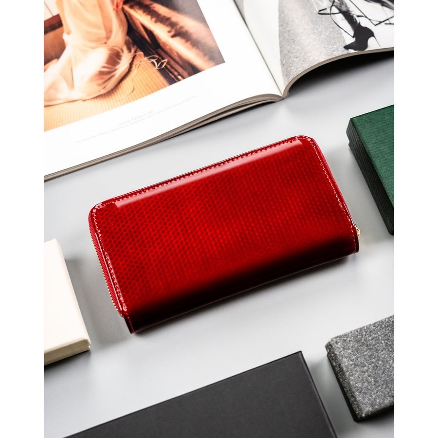 Вертикален дамски портфейл от лачена кожа в червено - Peterson