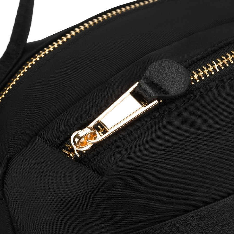 Дамска черна найлонова чанта през рамо с цип - Peterson