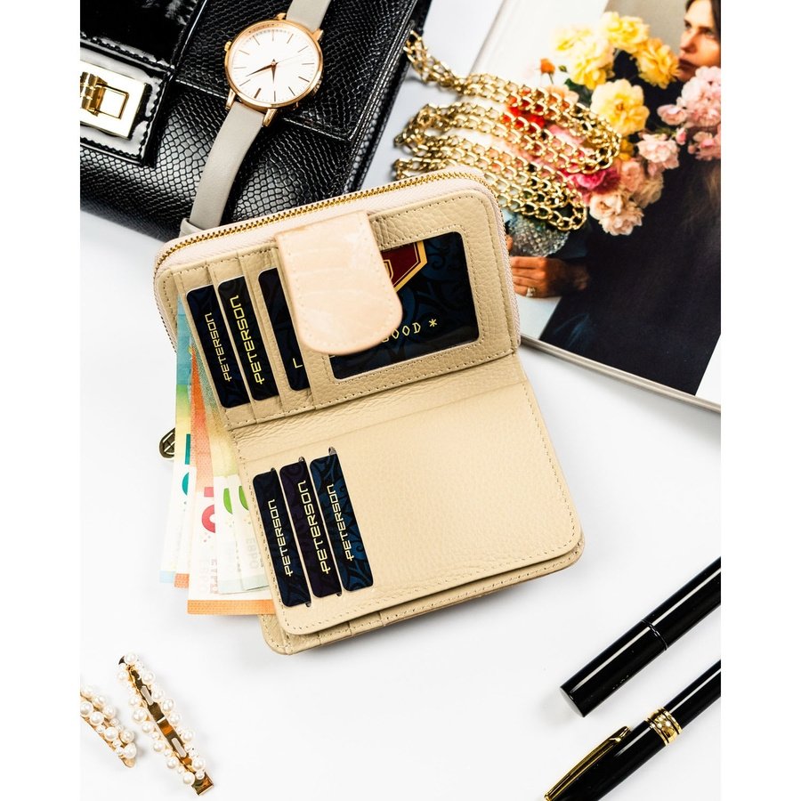 Портфейл от естествена и еко кожа в бежов цвят, закопчава се с цип и тик-так - Peterson