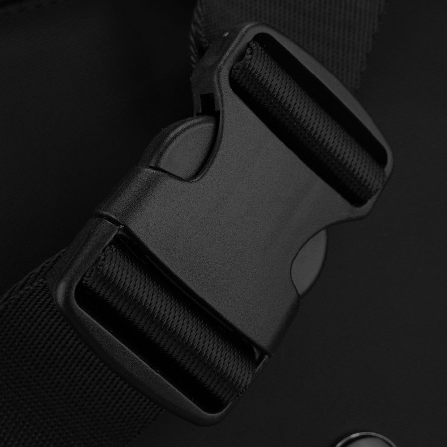 Черна дамска чанта от полиестер с цип, едно отделение - Peterson