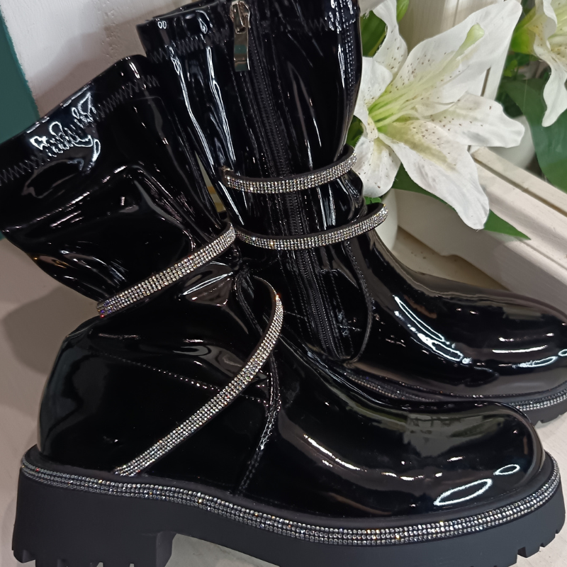 Дамски лачени боти еко кожа с блестяща декорация