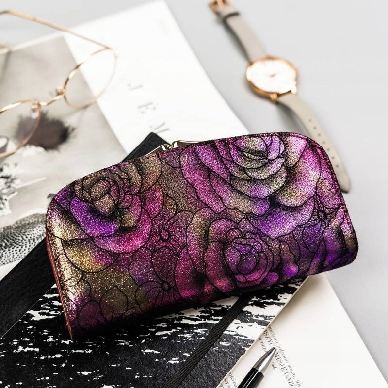 Голям, просторен портфейл от естествена кожа с флорален мотив - Peterson