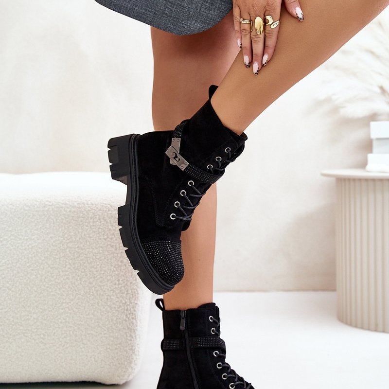 Изолирани дамски боти с декорация S.Barski