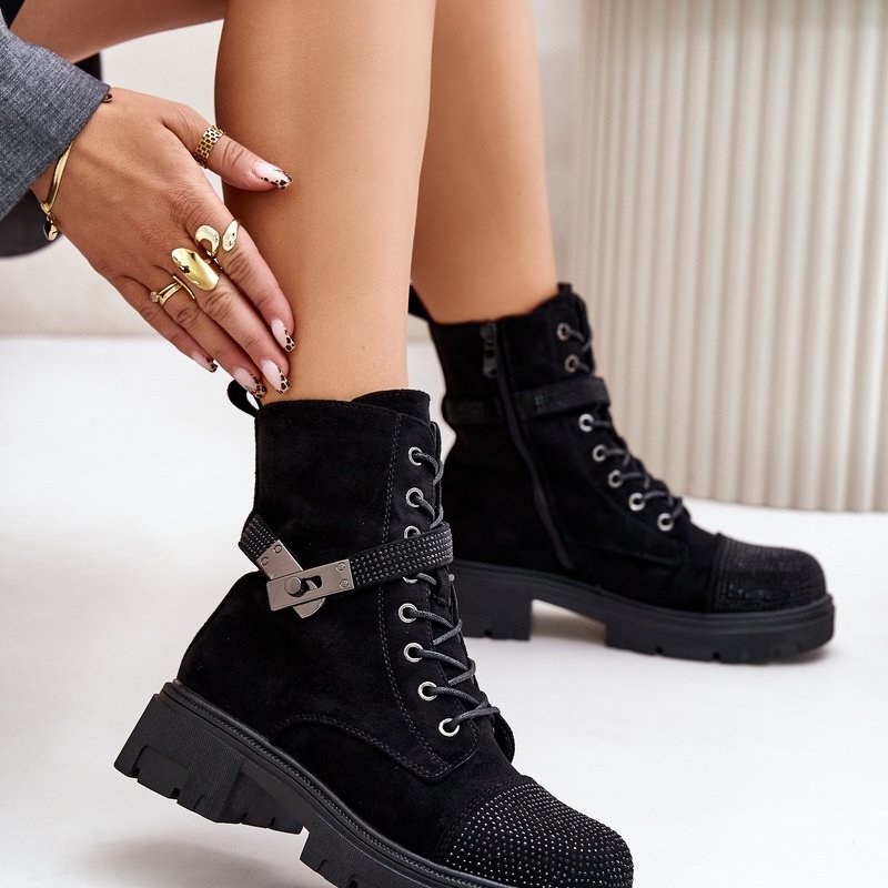 Изолирани дамски боти с декорация S.Barski