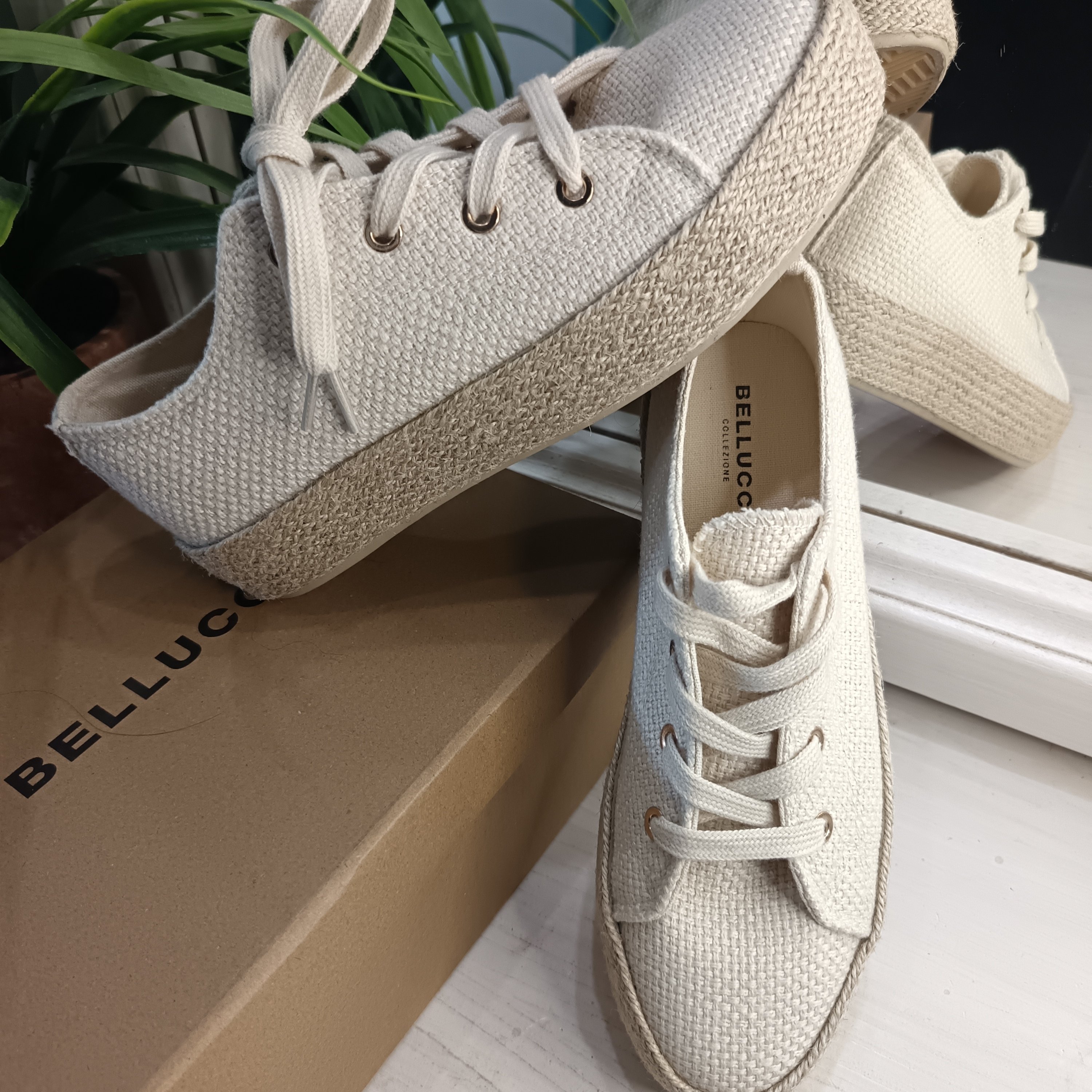 Дамски бежови кецове на платформа от Bellucci