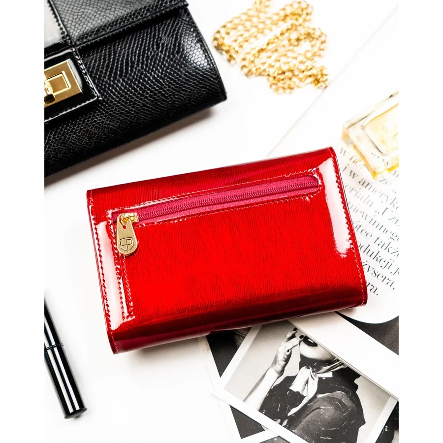 Червен дамски портфейл от лачена кожа с копче - Peterson