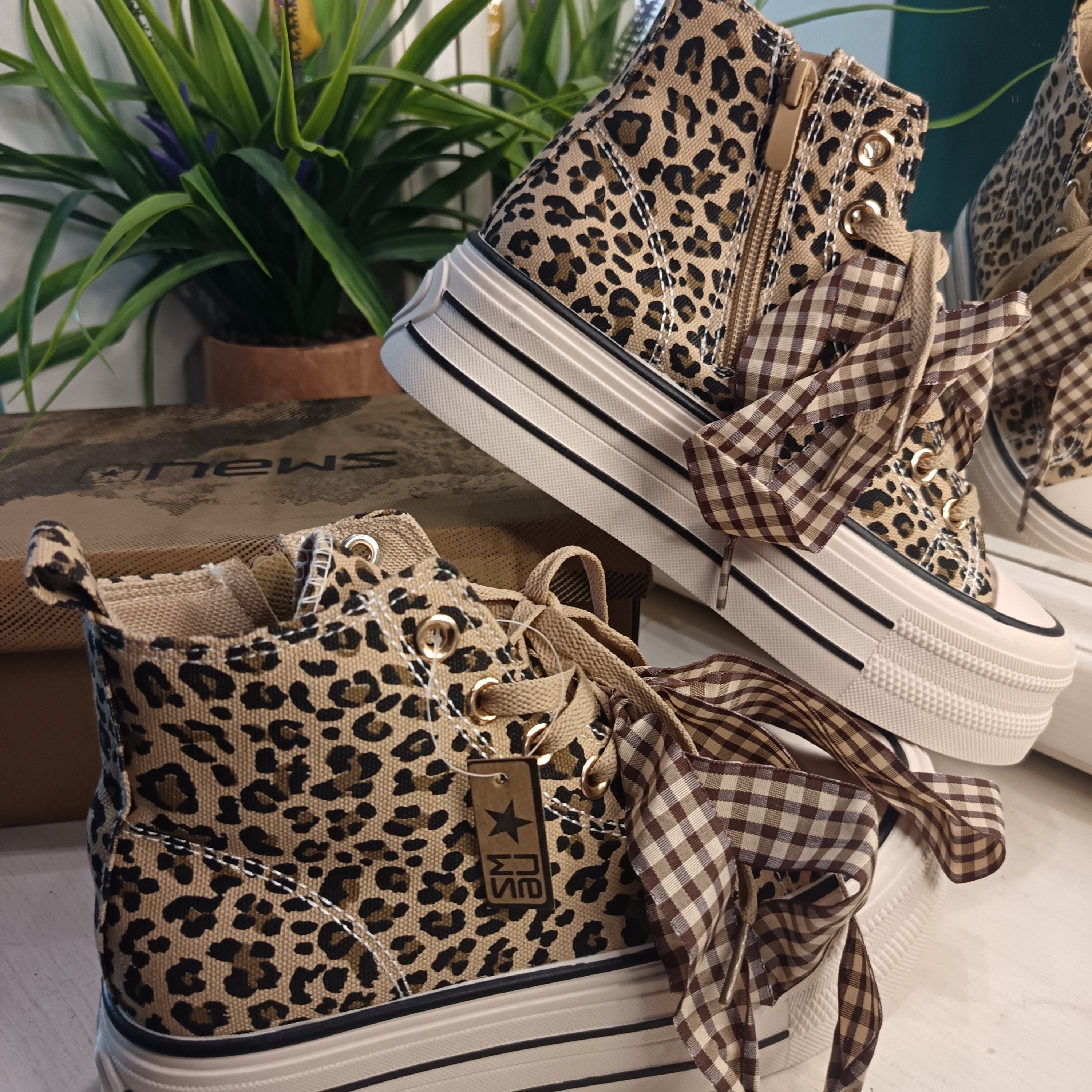 Дамски високи кецове с панделка и цип на платформа в леопардов принт