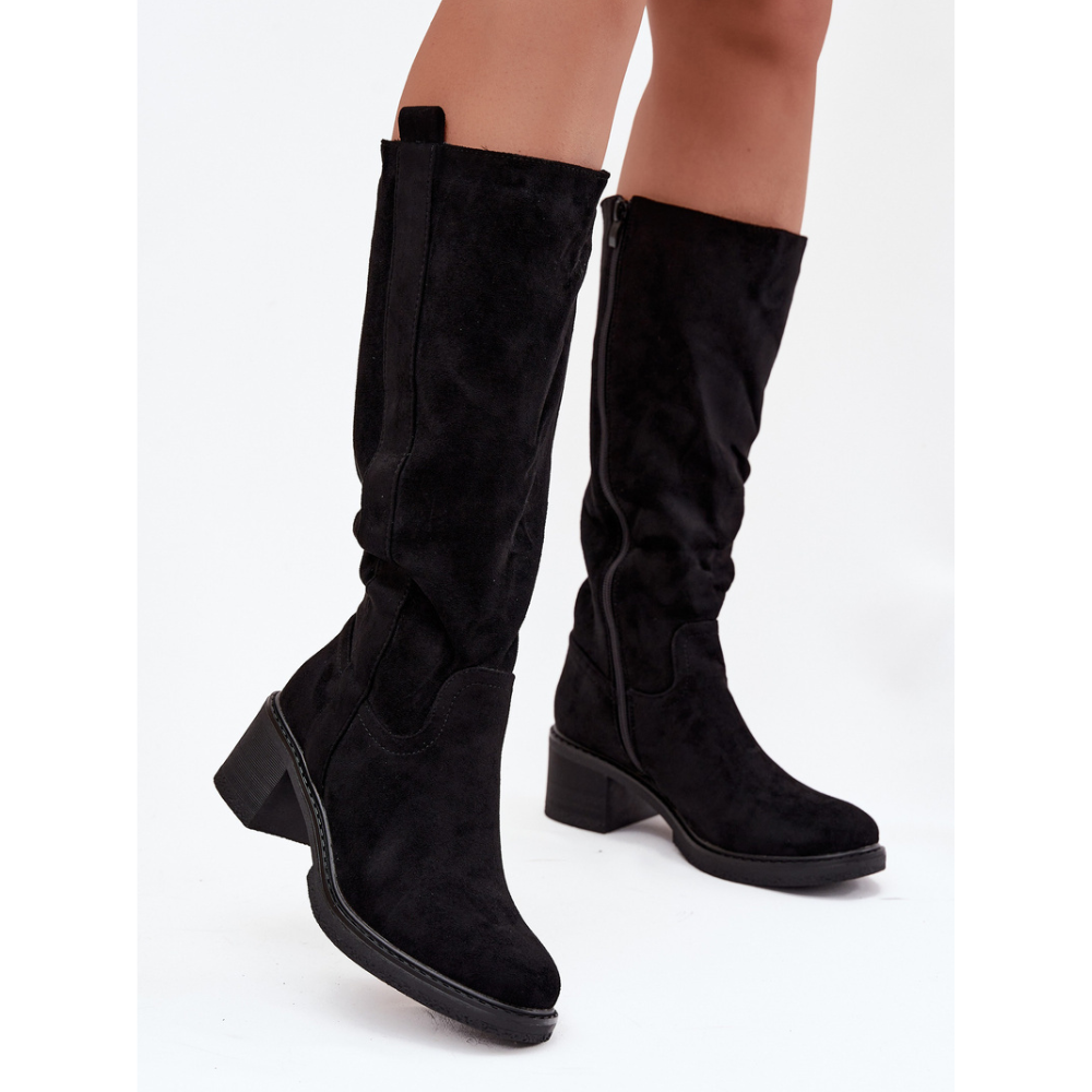 Дамски черни ботуши от еко велур