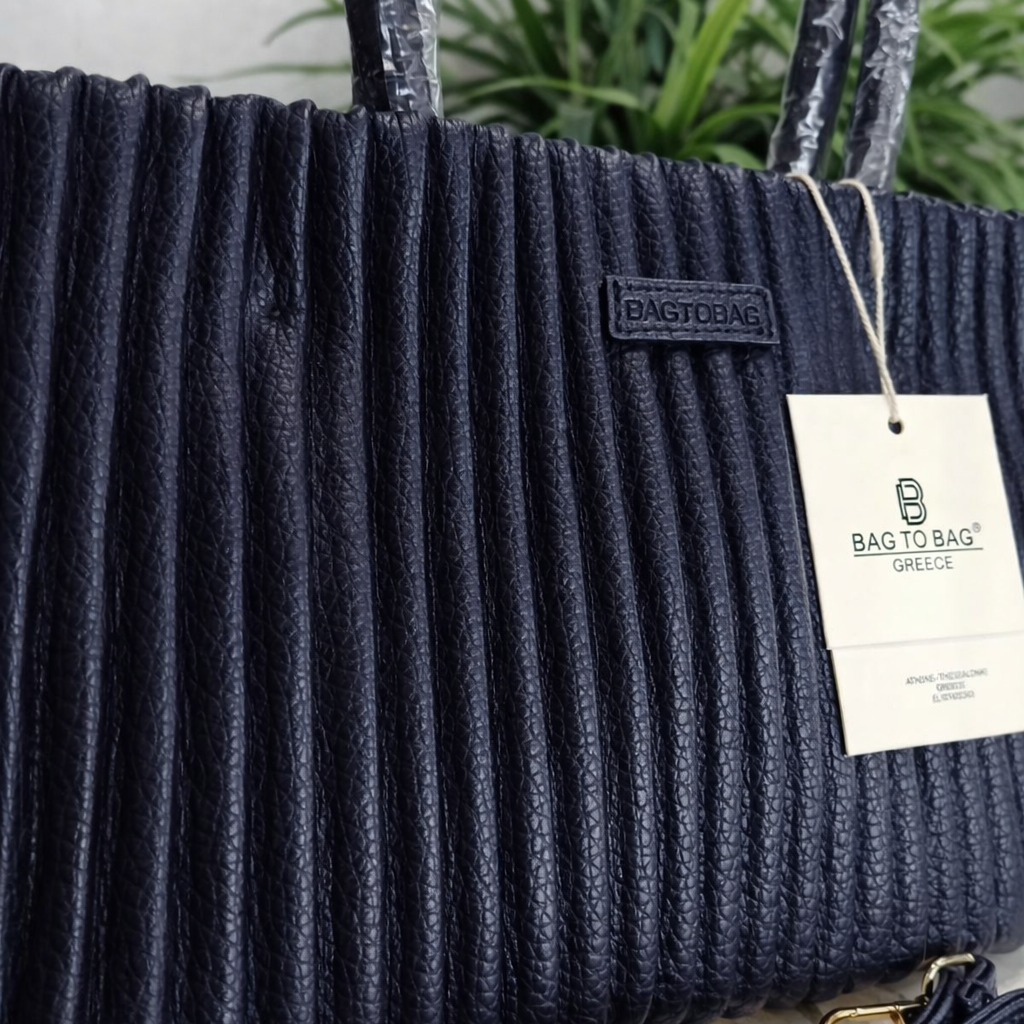 Дамска чанта от висококачествена еко кожа, тъмно синьо