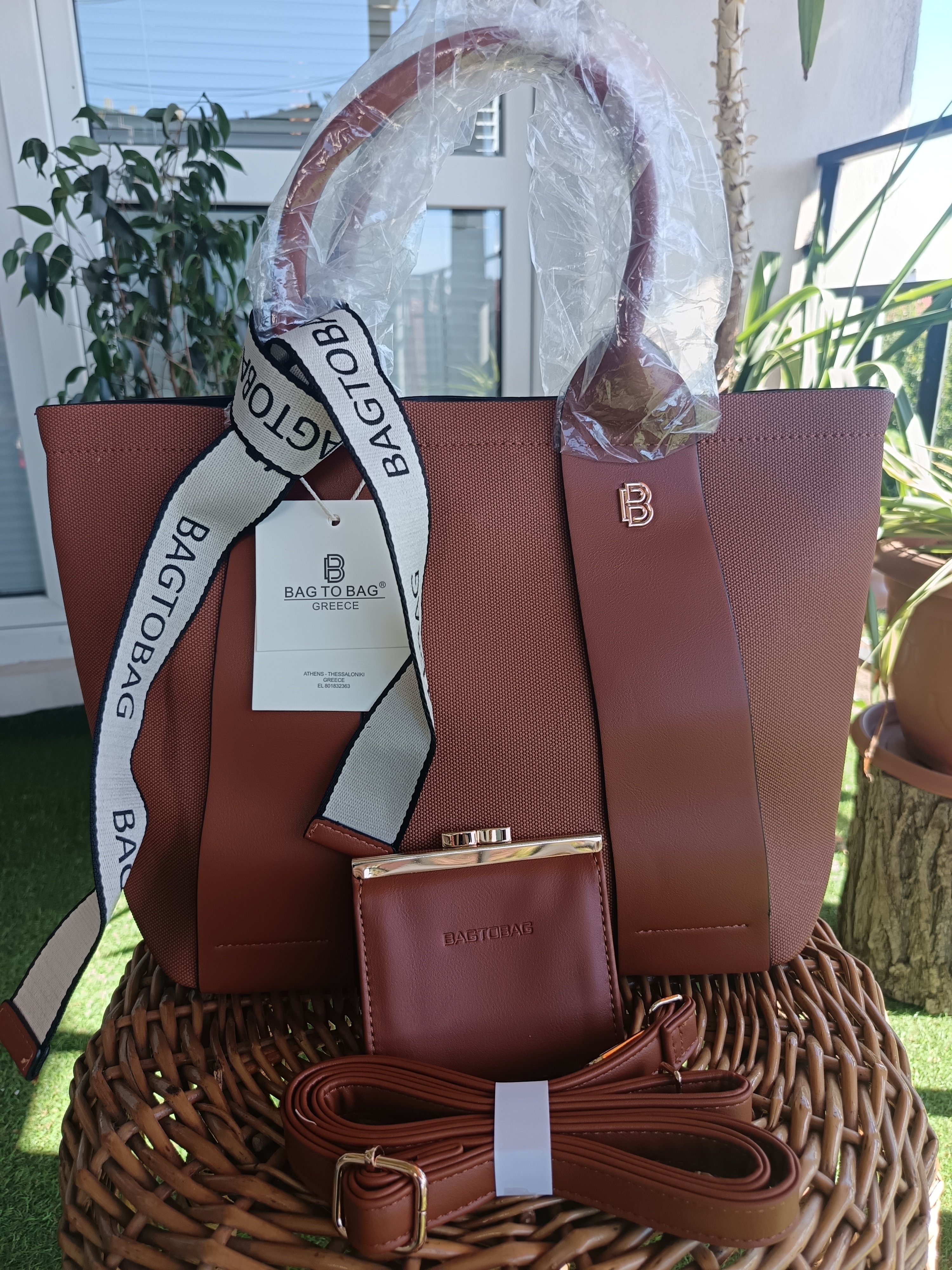 Дамска чанта от еко кожа с аксесоар и малко портмоне