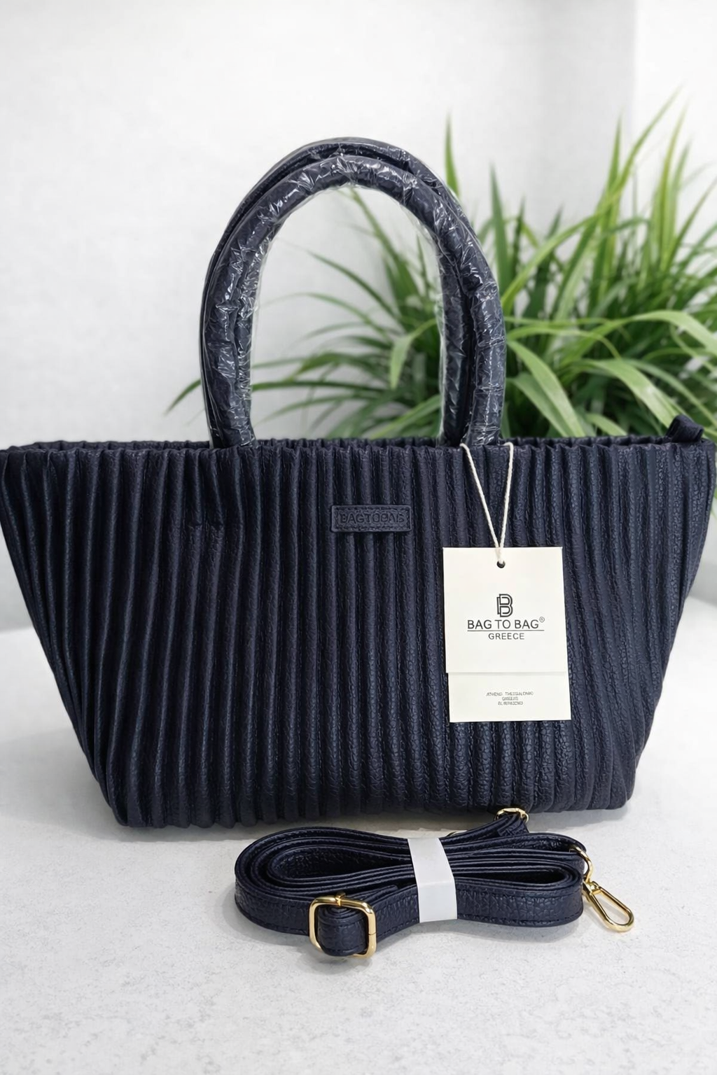 Дамска чанта от висококачествена еко кожа, тъмно синьо