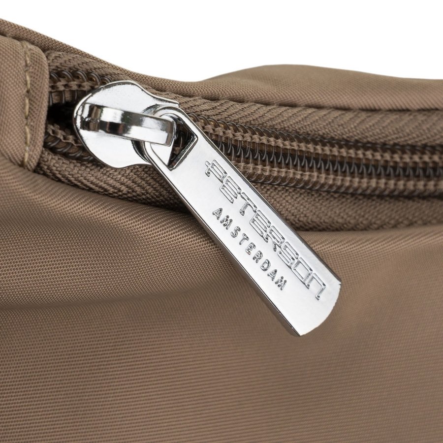 Дамска чанта в тъмно бежов цвят с външен джоб - Peterson