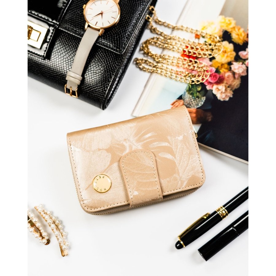 Портфейл от естествена и еко кожа в бежов цвят, закопчава се с цип и тик-так - Peterson