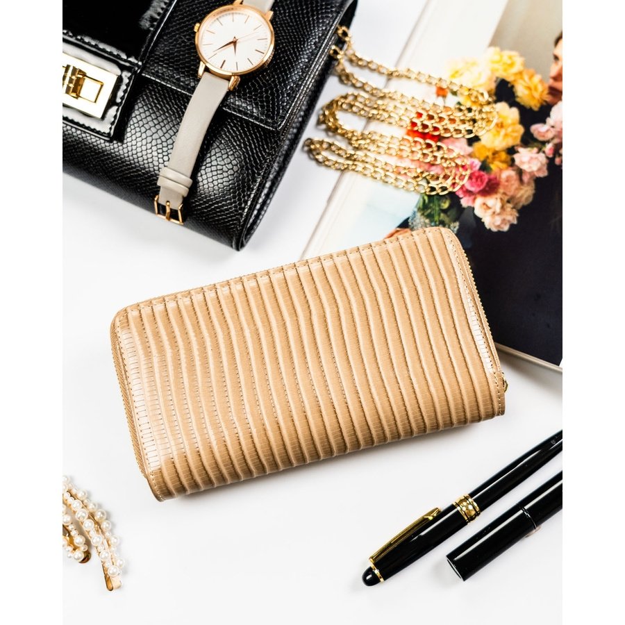 Бежов вертикален портфейл, изработен от естествена и еко кожа - Peterson