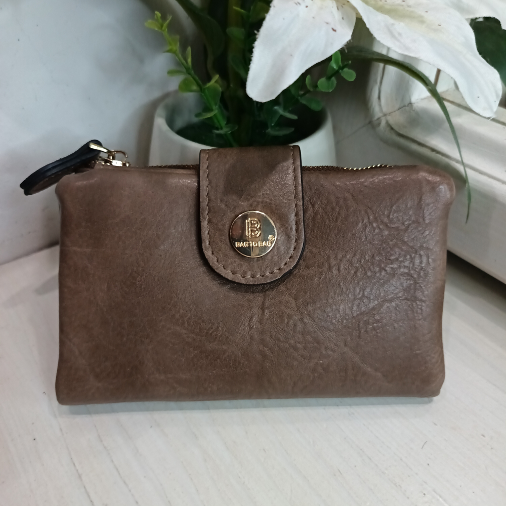 Компактно дамско портмоне от мека и висококачествена еко кожа на Bag to Bag