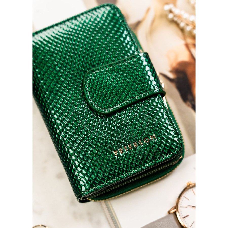 Елегантен, зелен дамски портфейл от естествена кожа със система RFID - Peterson