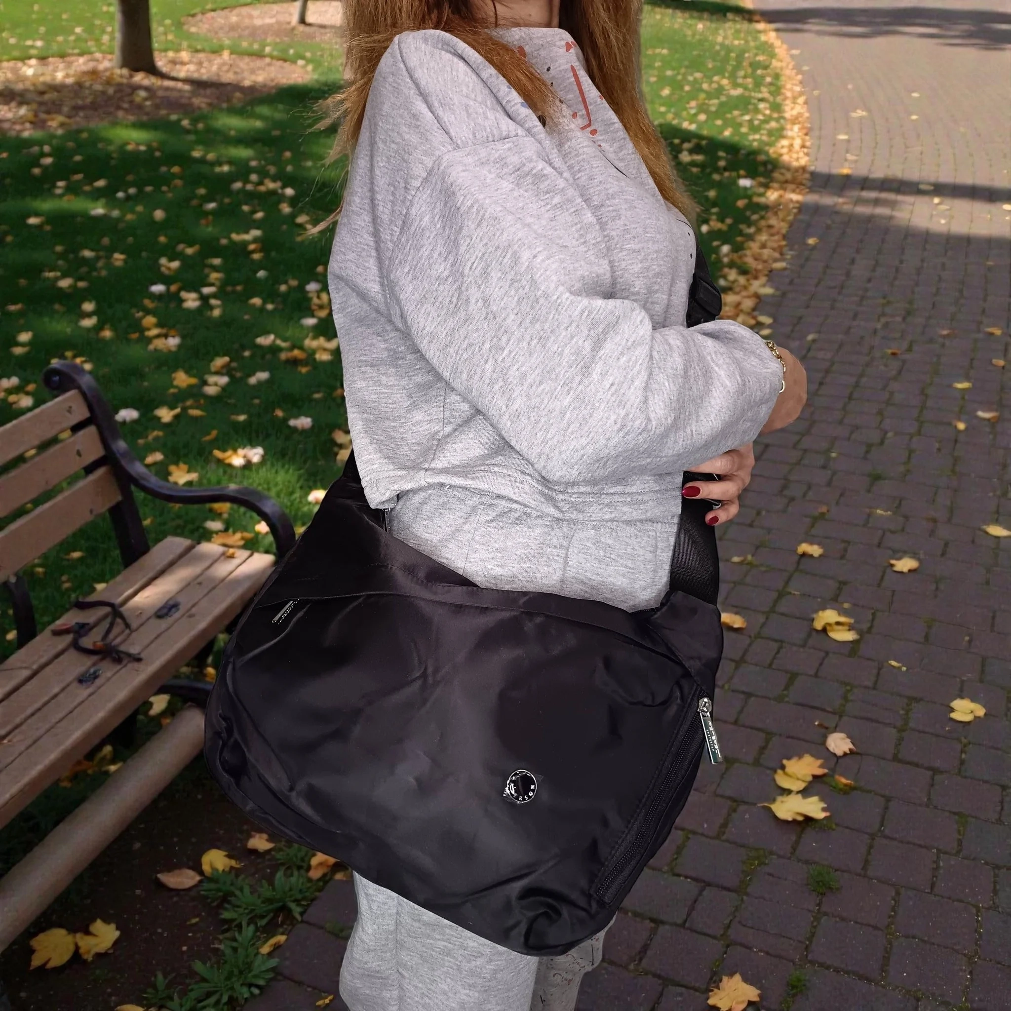 Черна дамска чанта от полиестер с цип, едно отделение - Peterson