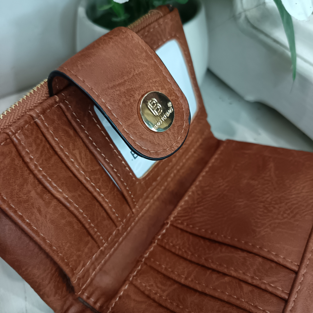 Компактно дамско портмоне от мека и висококачествена еко кожа на Bag to Bag