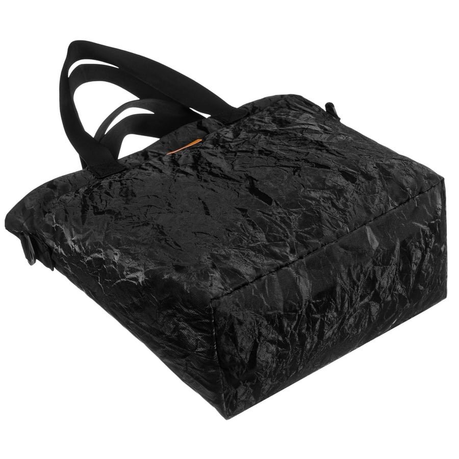 Голяма дамска чанта в черно с мраморен мотив, закопчаваща се с цип - Rovicky