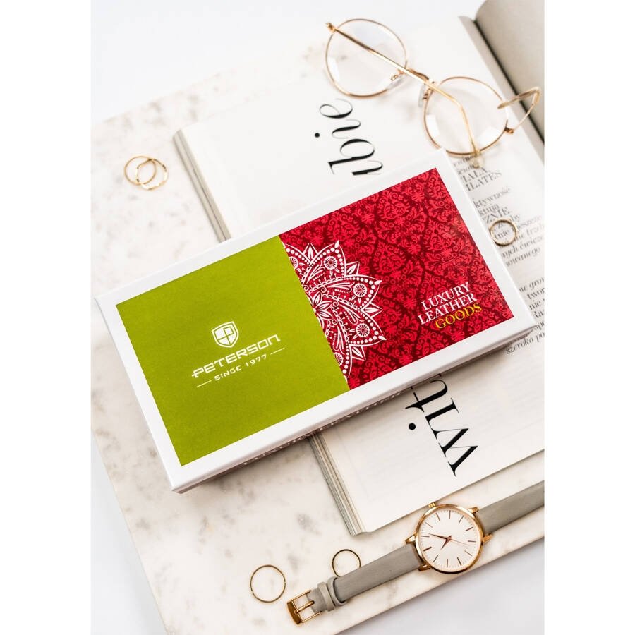 Лачена кожа, голям дамски портфейл в червено с RFID система - Peterson