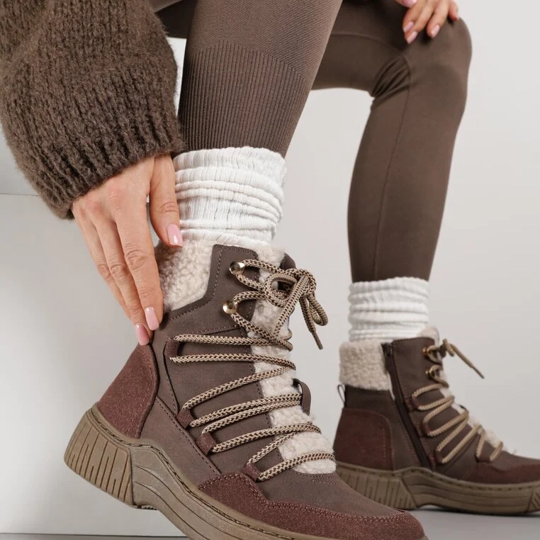 Дамски изолирани боти с връзки