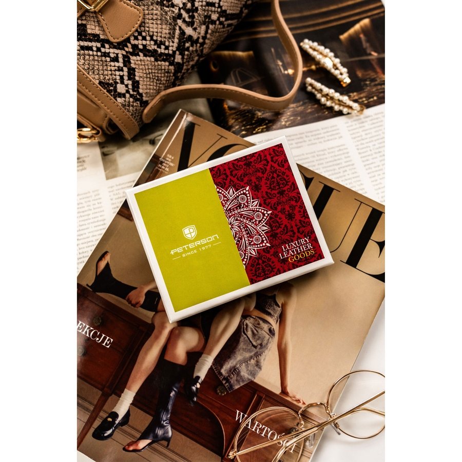 Елегантен, червен дамски портфейл от естествена кожа със система RFID - Peterson