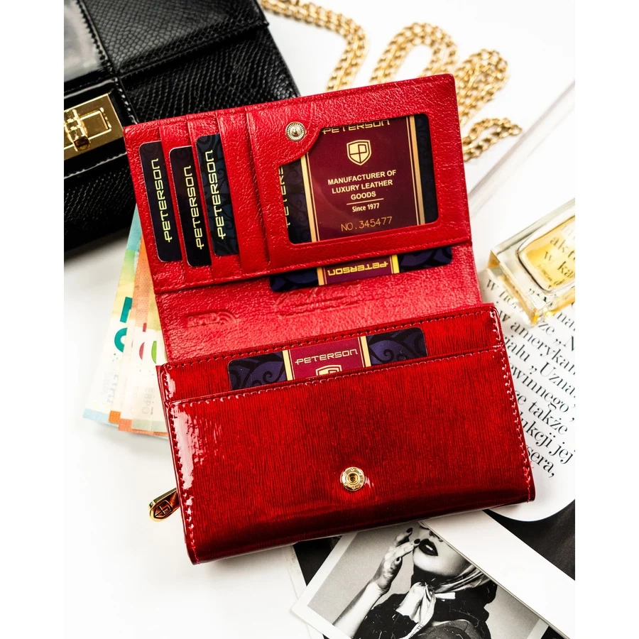 Червен дамски портфейл от лачена кожа с копче - Peterson