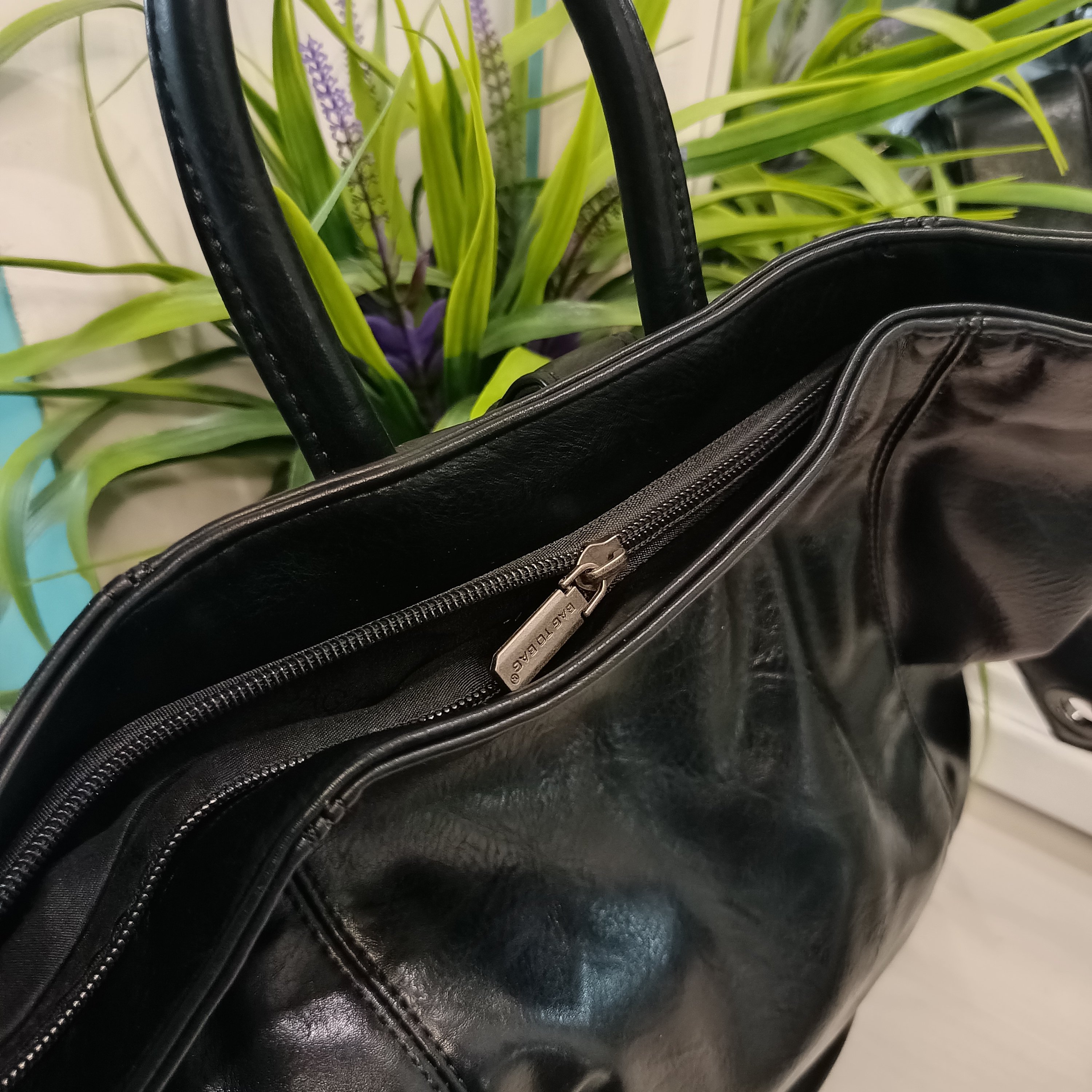 Дамска раница изработена от висококачествена еко кожа