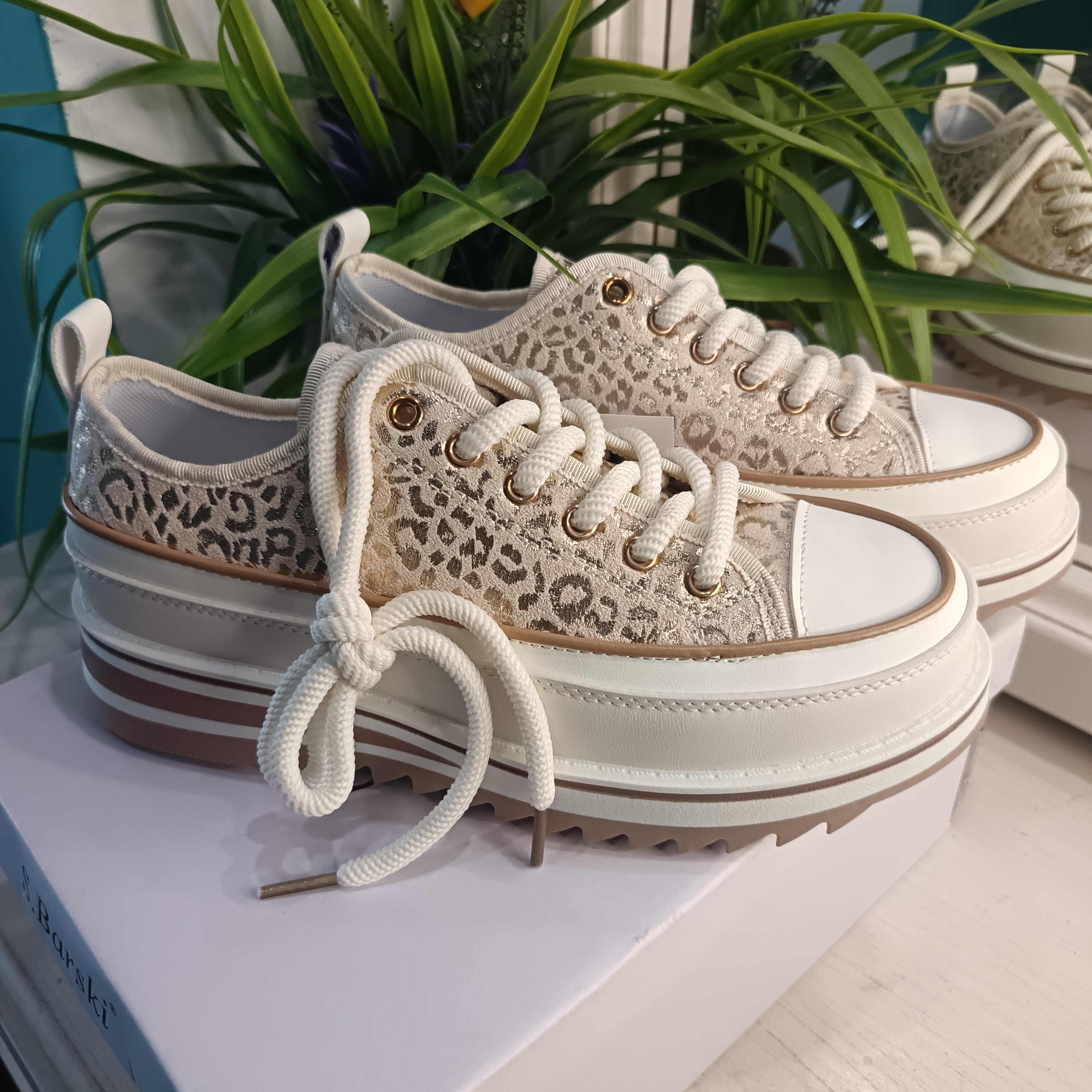 Дамски текстилни кецове от S.Barski