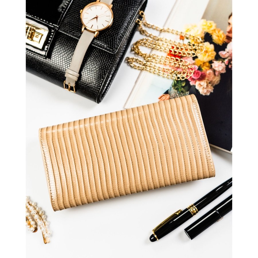 Бежов дамски портфейл, изработен от естествена и еко кожа с копче тип „тик-так“ и плетен модел - Peterson