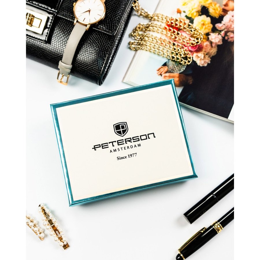 Малък, бежов дамски портфейл с катарама и тик-так закопчаване, покрит с флорален мотив - Peterson