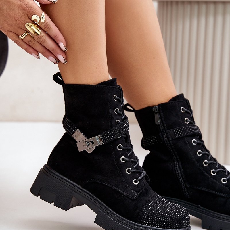 Изолирани дамски боти с декорация S.Barski