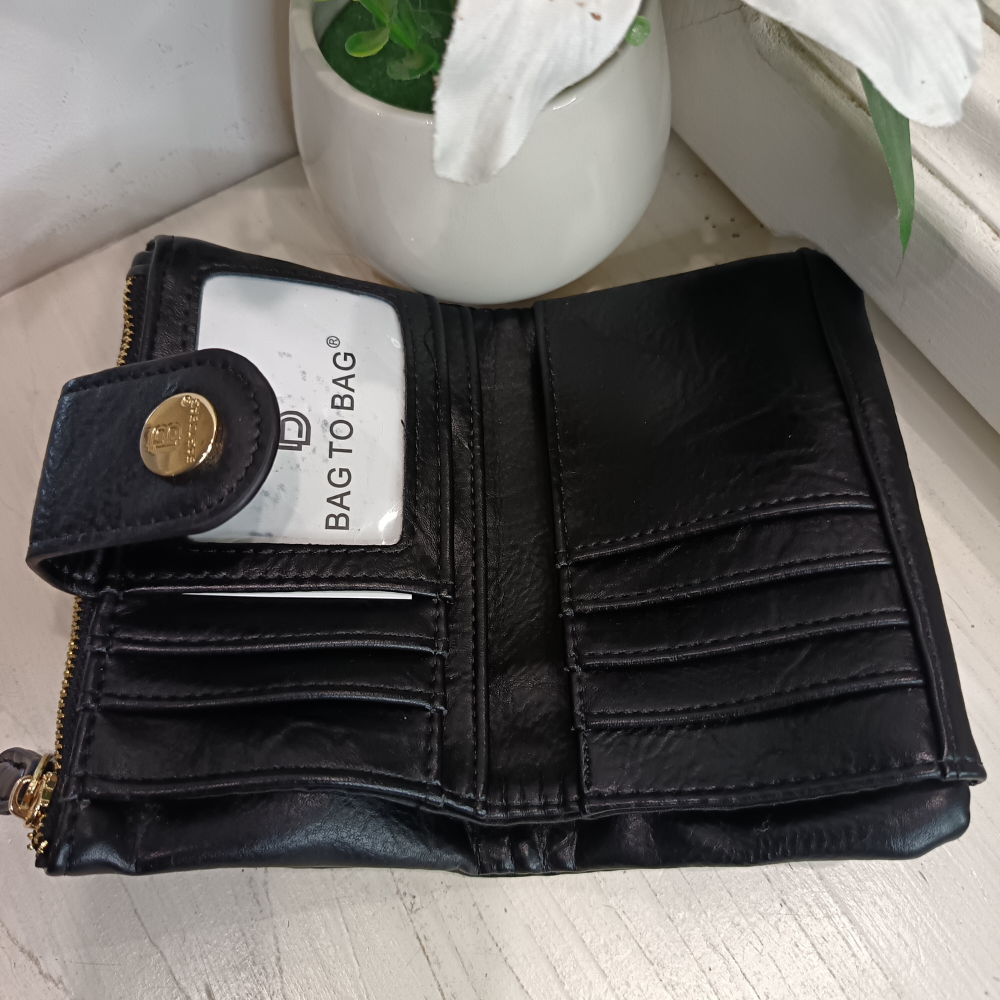 Компактно дамско портмоне от мека и висококачествена еко кожа на Bag to Bag