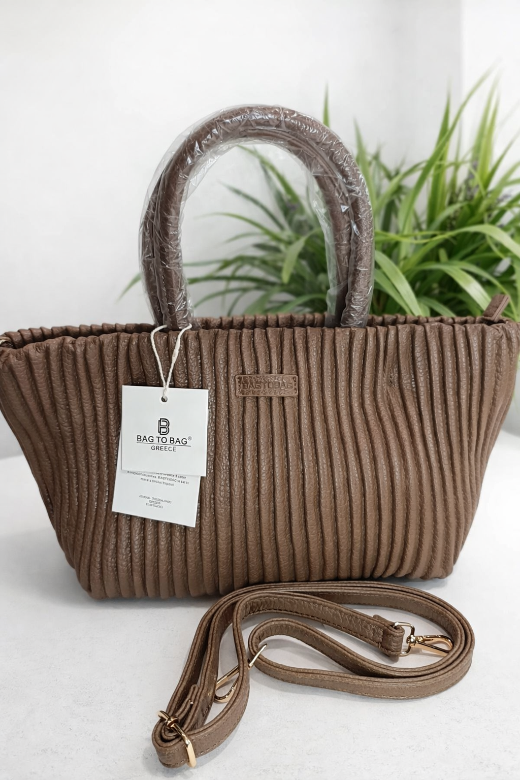 Дамска чанта от висококачествена еко кожа, каки