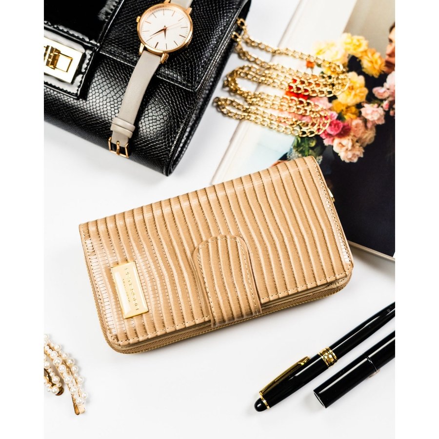 Бежов вертикален портфейл, изработен от естествена и еко кожа - Peterson