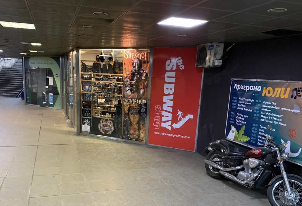 Нашия физически магазин Subwayshop   Работно време:      Понеделник- Петък	12.30-19:15 Събота и Неделя	13:00- 19,00 Обедна почивка	14.30-15.30    София п.к.1142 Подлез бул."Евлоги Георгиев"и бул."Фр.Нансен"    Подлез "Галерия"под моста на влюбените. вход от бул."проф.Фритьоф Нансен" до клуб BSD билярд и Mixtape www.subwayshop.eu  кликнете на долния образ за схема на подлеза с точното положение на магазина     София България  0888767572