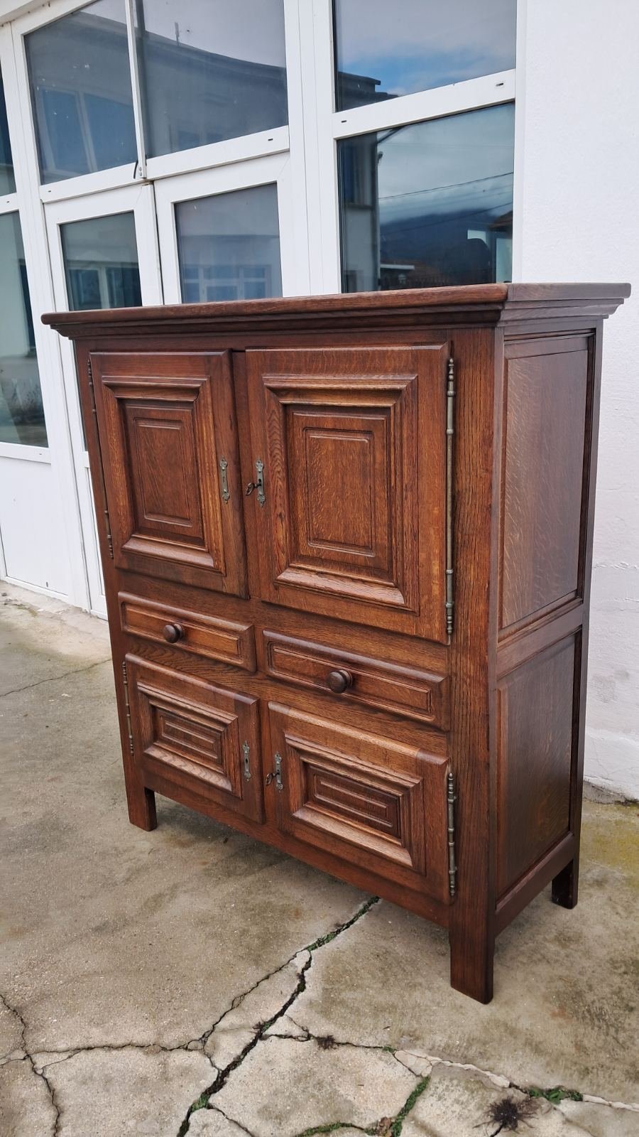 Витрини и шкафове