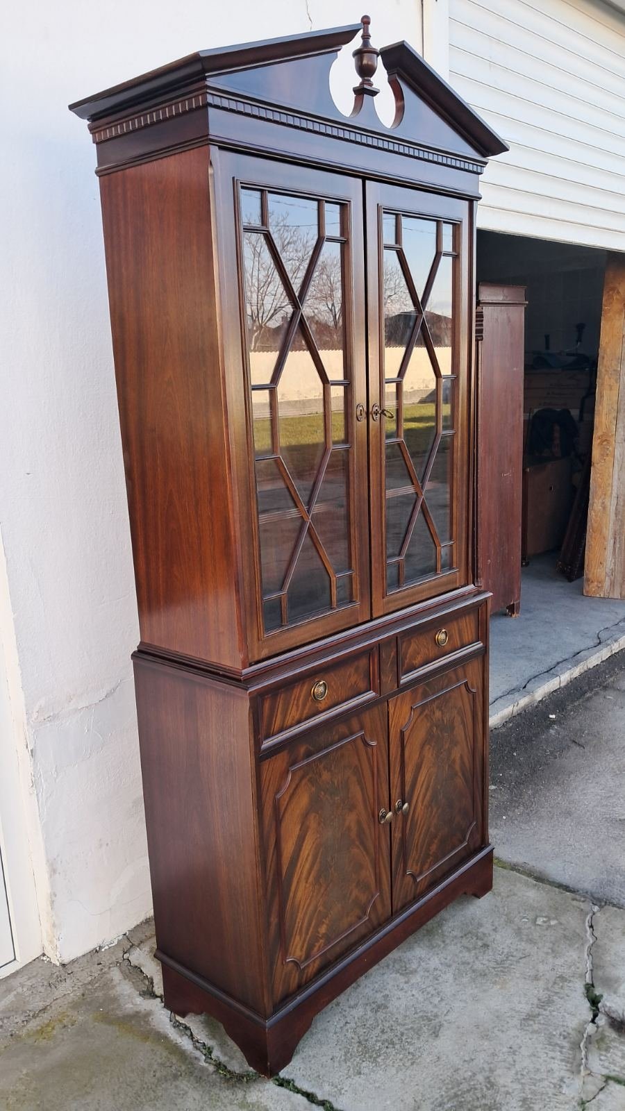 Витрини и шкафове