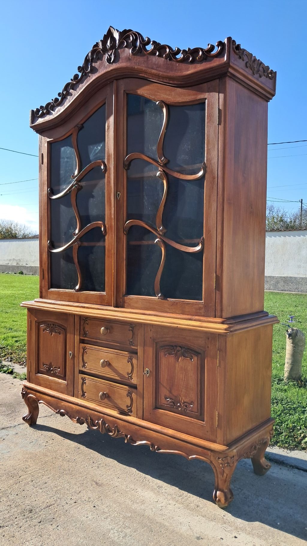 Витрини и шкафове